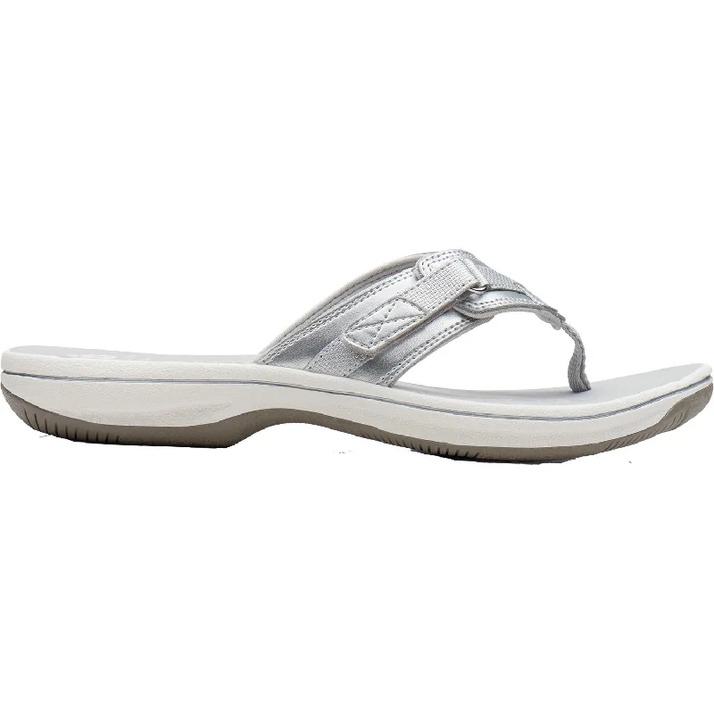 Men's sandals with a stretchy strap for a better fitMen's sandals with a stretchy strap for a better fitWomen's Clarks Cloudsteppers Breeze Sea H Silver Synthetic