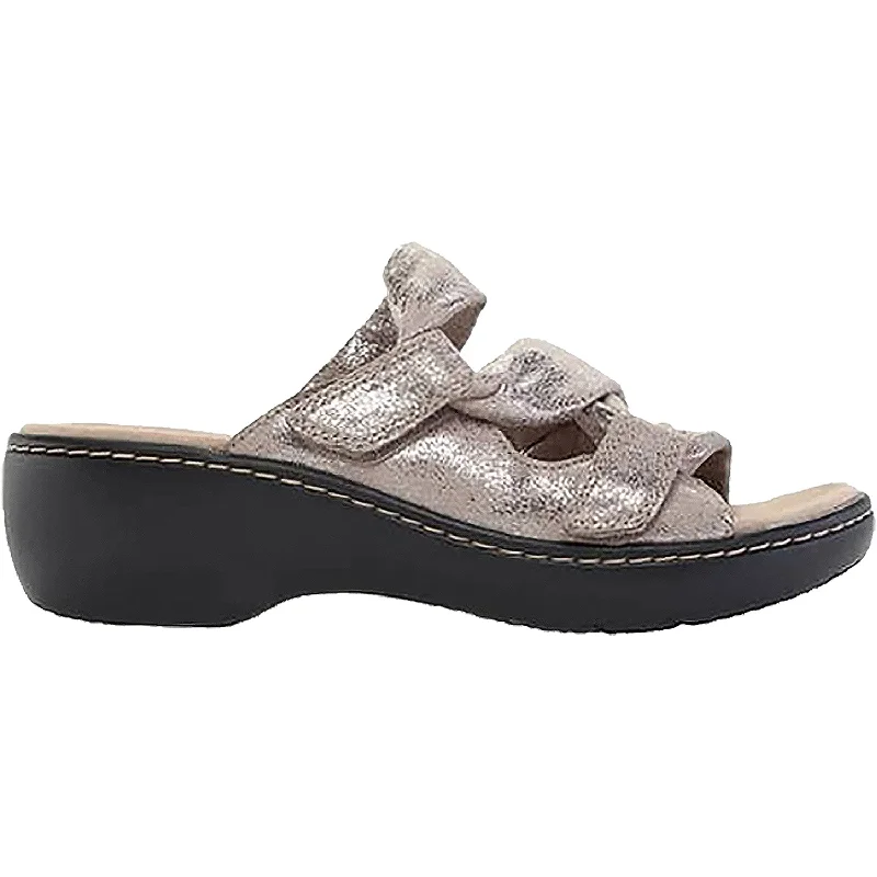 Men's sandals with a contrast stitching detailMen's sandals with a contrast stitching detailWomen's Clarks Delana Jazz Pewter Metallic Leather