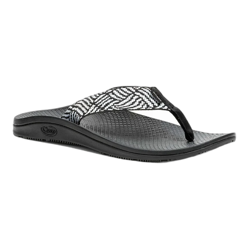 Men's sandals in a neutral color like black or brownMen's sandals in a neutral color like black or brownWomen's Classic Flip