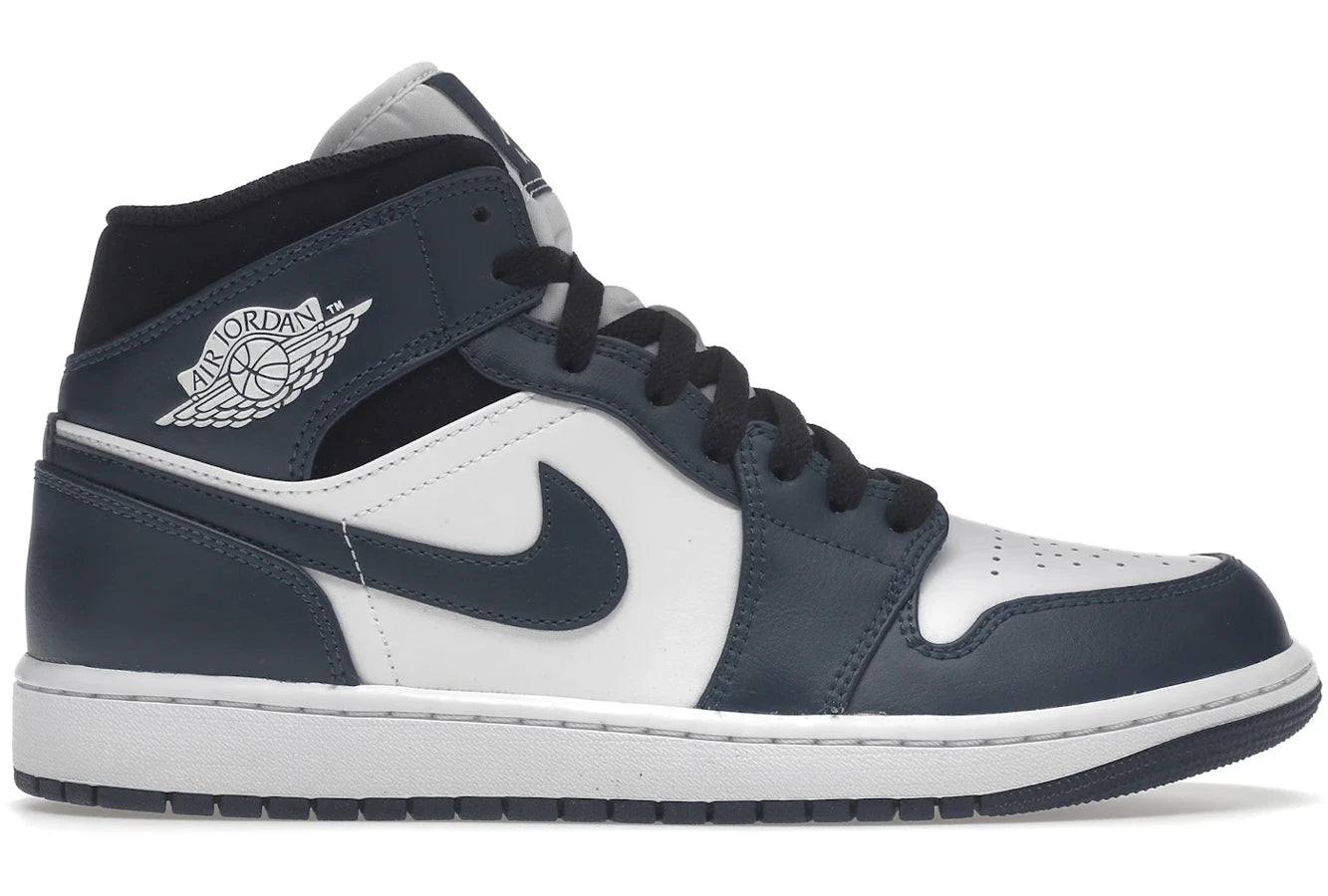 Men's sneakers with a removable insole for easy cleaningAir Jordan 1 Mid Armory Navy