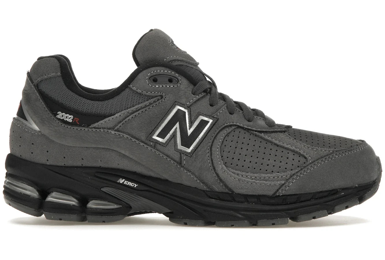 Men's retro - style sneakers inspired by the 80sNew Balance 2002R Castlerock Black