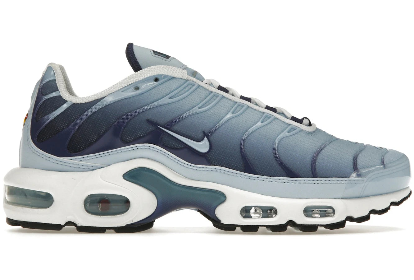 Men's sneakers with a removable insole for easy cleaningNike Air Max Plus Celestine Blue