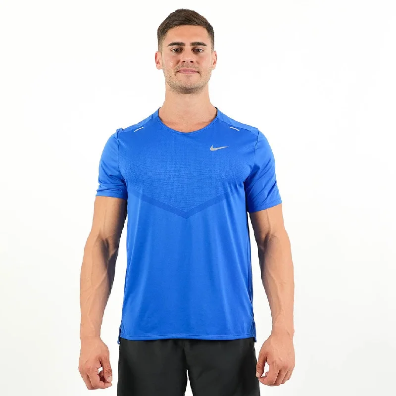 Men's skateboarding sneakers with a vulcanized soleMen's Nike Dri-Fit Rise 365 Running TechKnit ADV Short Sleeve T - Shirt 
(Game Royal/Reflective Silver)