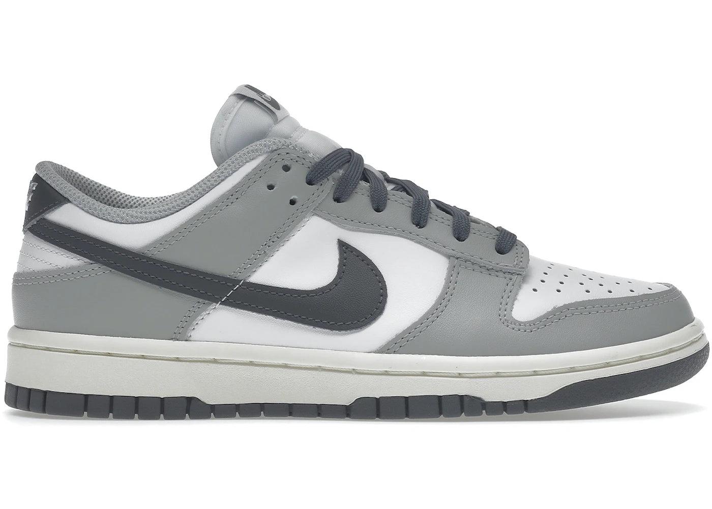 Men's skateboarding sneakers with a vulcanized soleNike Dunk Low Light Smoke Grey